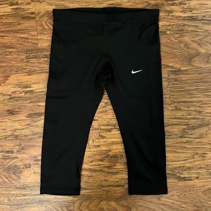 Size medium - Nike dri-fit capri leggings